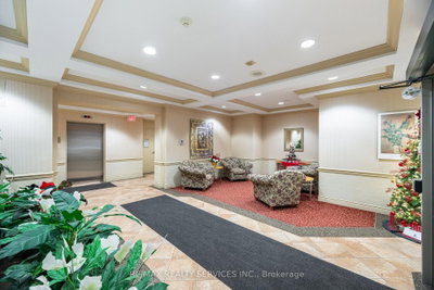 7 Dayspring Brampton,ON L6P 1C1 — Photo 4
