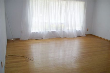 19 Flamingo Cres, Brampton, L6T2G4 | Image 3