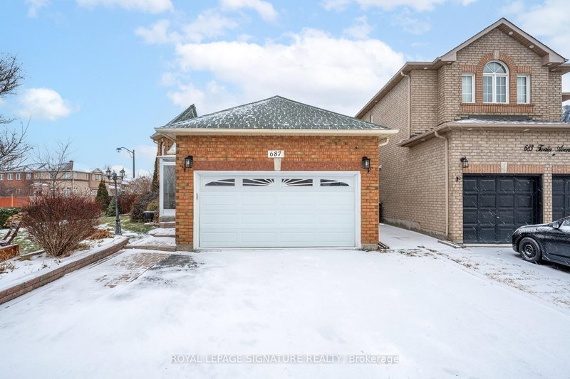 687 Twain Ave, Mississauga, L5W 1K7 | Image 2