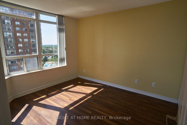 811 - 310 burnhamthorpe Road W