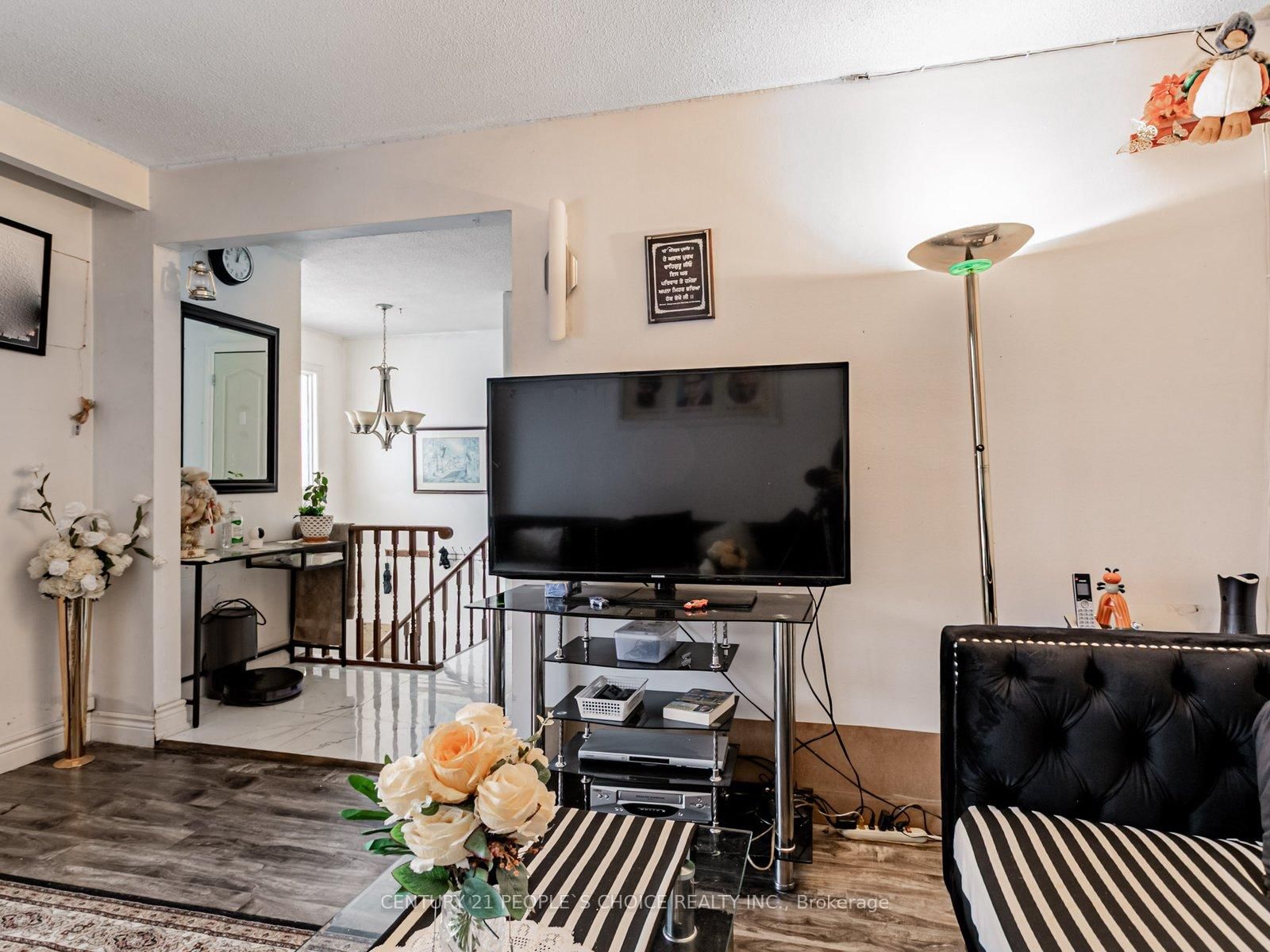 Semi-Detached House for sale at 18 Curtis Drive, Brampton, Ontario, L6Y 2J6 - Brampton South - MLS: W12627758