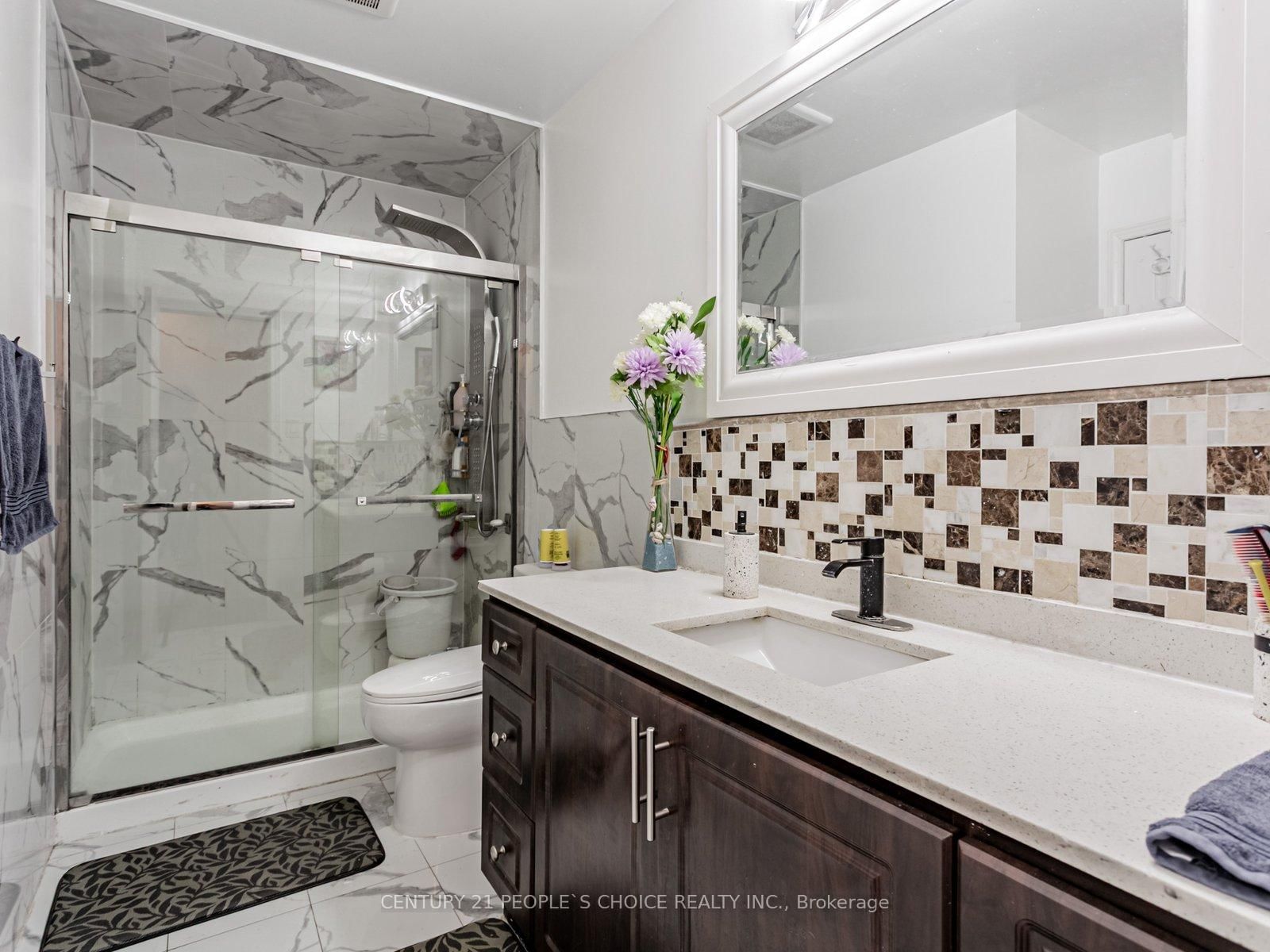 Semi-Detached House for sale at 18 Curtis Drive, Brampton, Ontario, L6Y 2J6 - Brampton South - MLS: W12627758