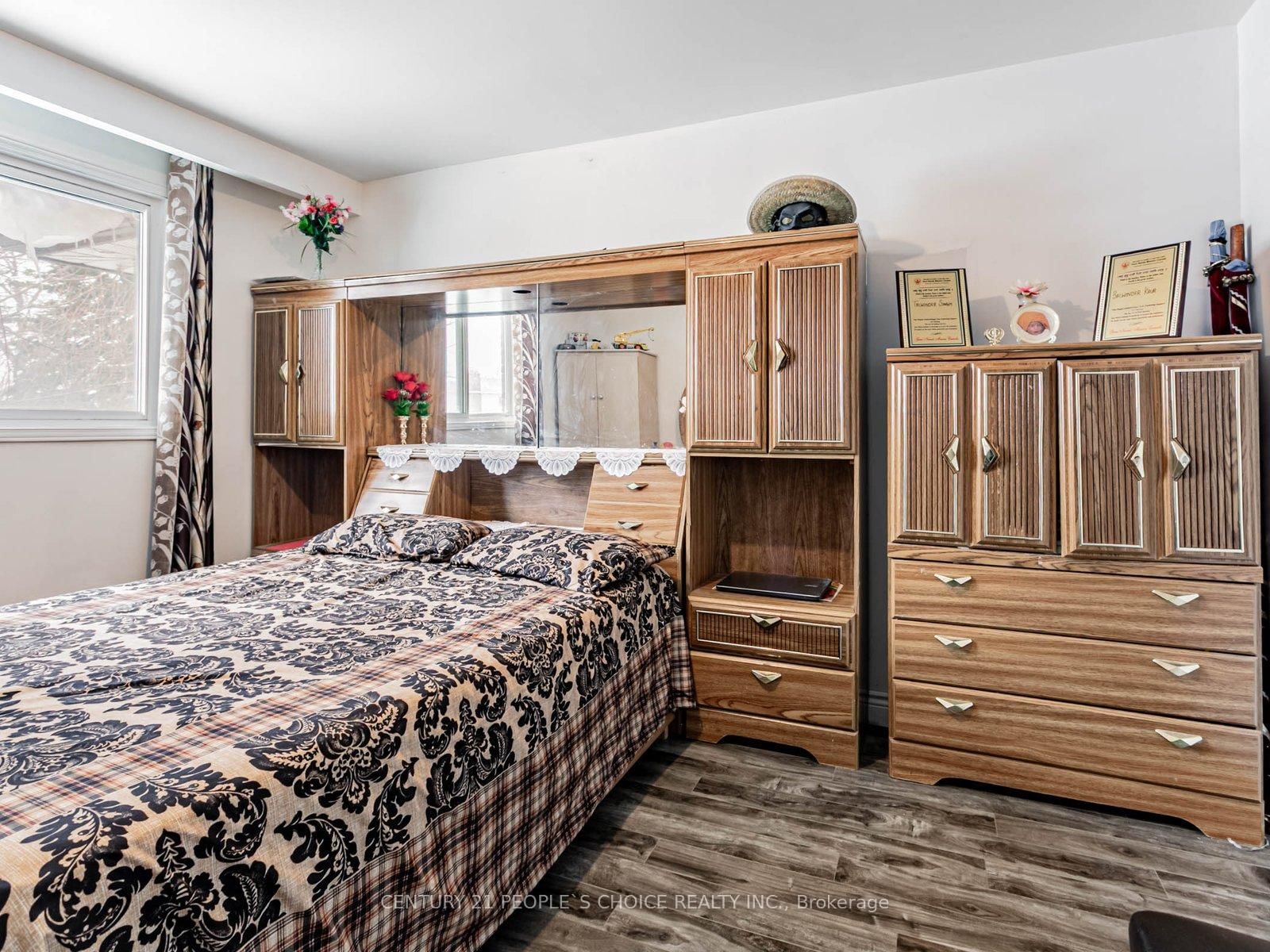 Semi-Detached House for sale at 18 Curtis Drive, Brampton, Ontario, L6Y 2J6 - Brampton South - MLS: W12627758