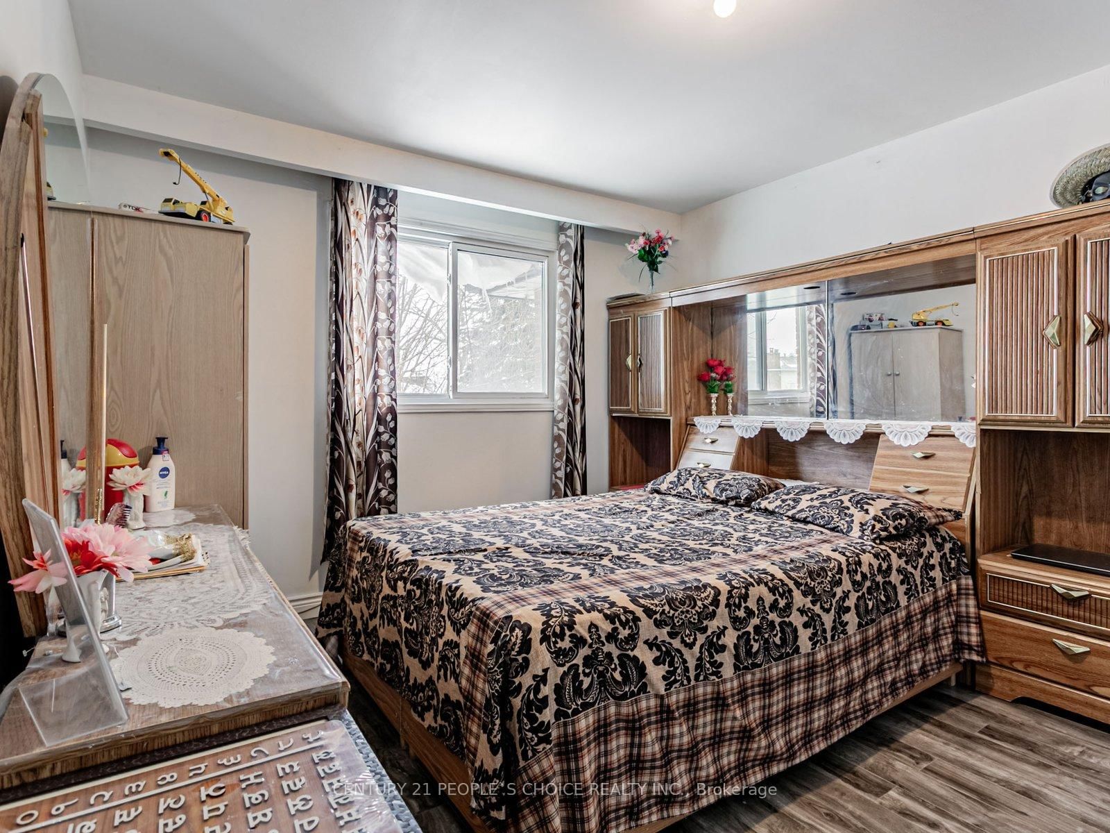 Semi-Detached House for sale at 18 Curtis Drive, Brampton, Ontario, L6Y 2J6 - Brampton South - MLS: W12627758