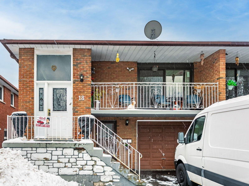 18 Curtis Dr, Brampton, L6Y 2J6 | Image 2