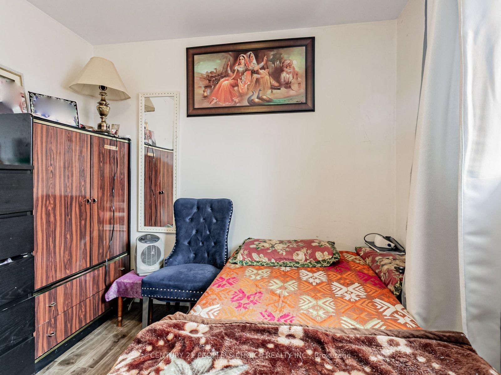 Semi-Detached House for sale at 18 Curtis Drive, Brampton, Ontario, L6Y 2J6 - Brampton South - MLS: W12627758