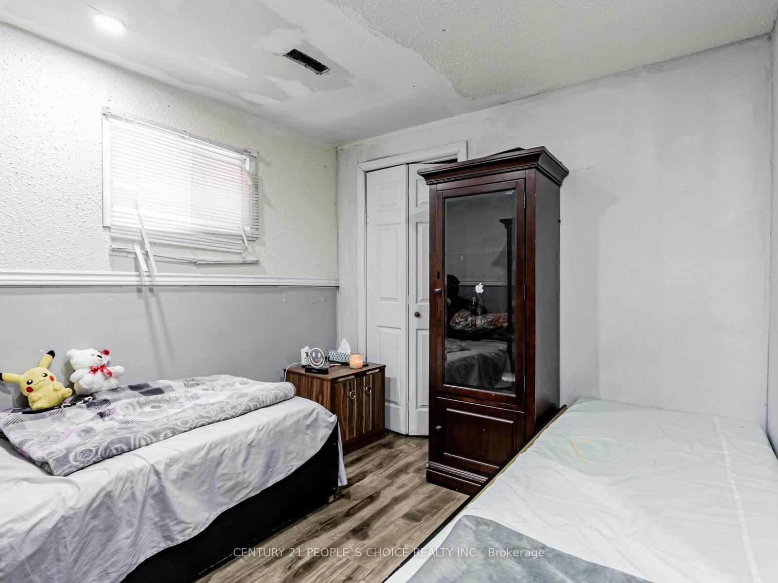 Semi-Detached House for sale at 18 Curtis Drive, Brampton, Ontario, L6Y 2J6 - Brampton South - MLS: W12627758