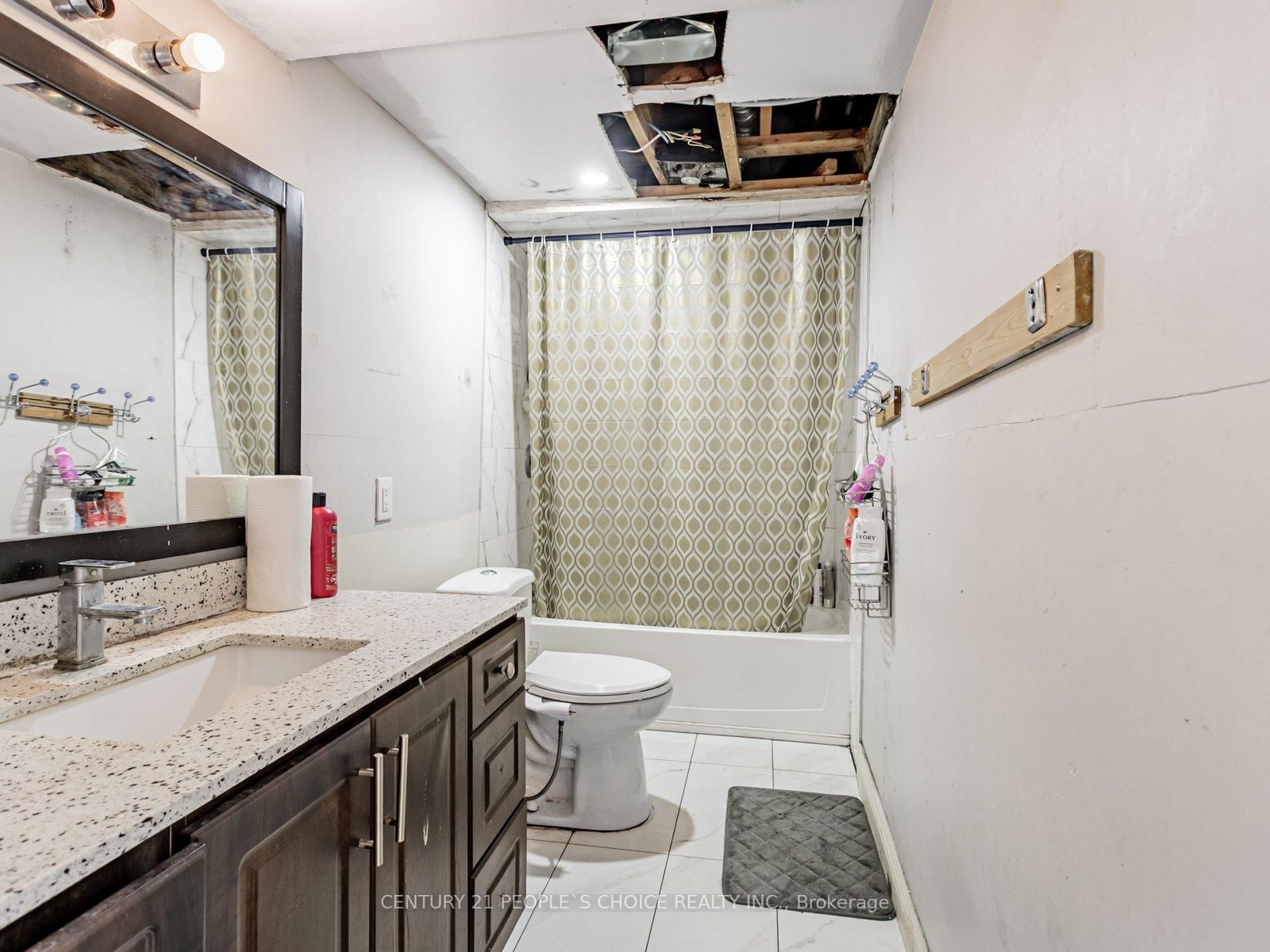 Semi-Detached House for sale at 18 Curtis Drive, Brampton, Ontario, L6Y 2J6 - Brampton South - MLS: W12627758