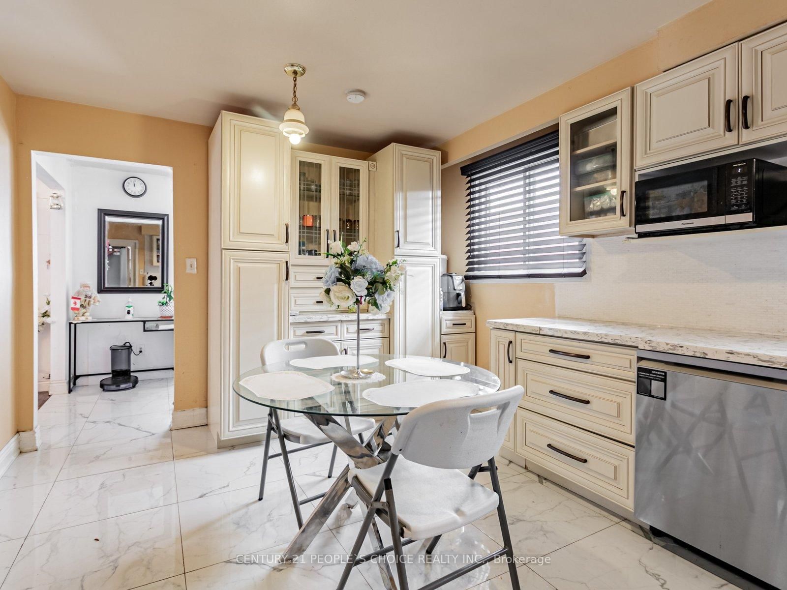 Semi-Detached House for sale at 18 Curtis Drive, Brampton, Ontario, L6Y 2J6 - Brampton South - MLS: W12627758