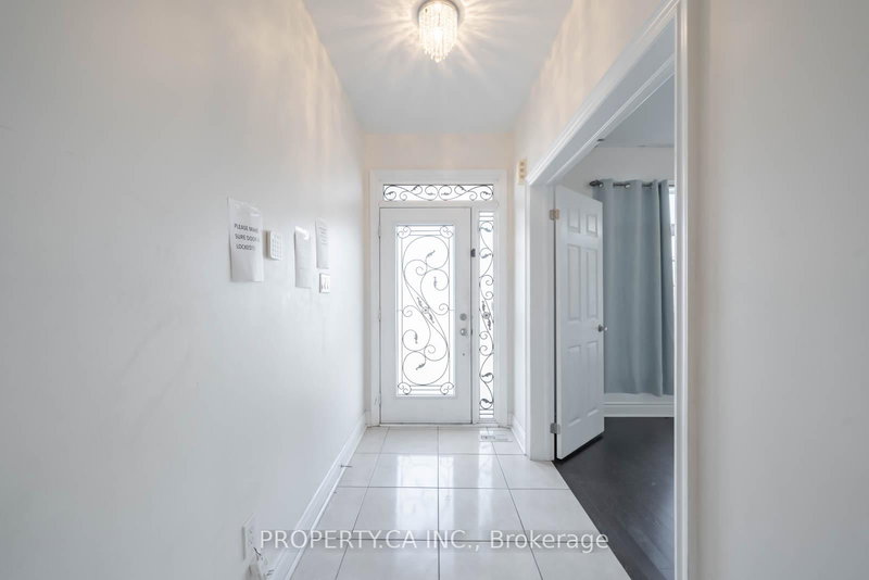 4 Landview Rd, Brampton, L6P 4G4 | Image 3