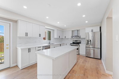 3 Newbury Crescent — more photos