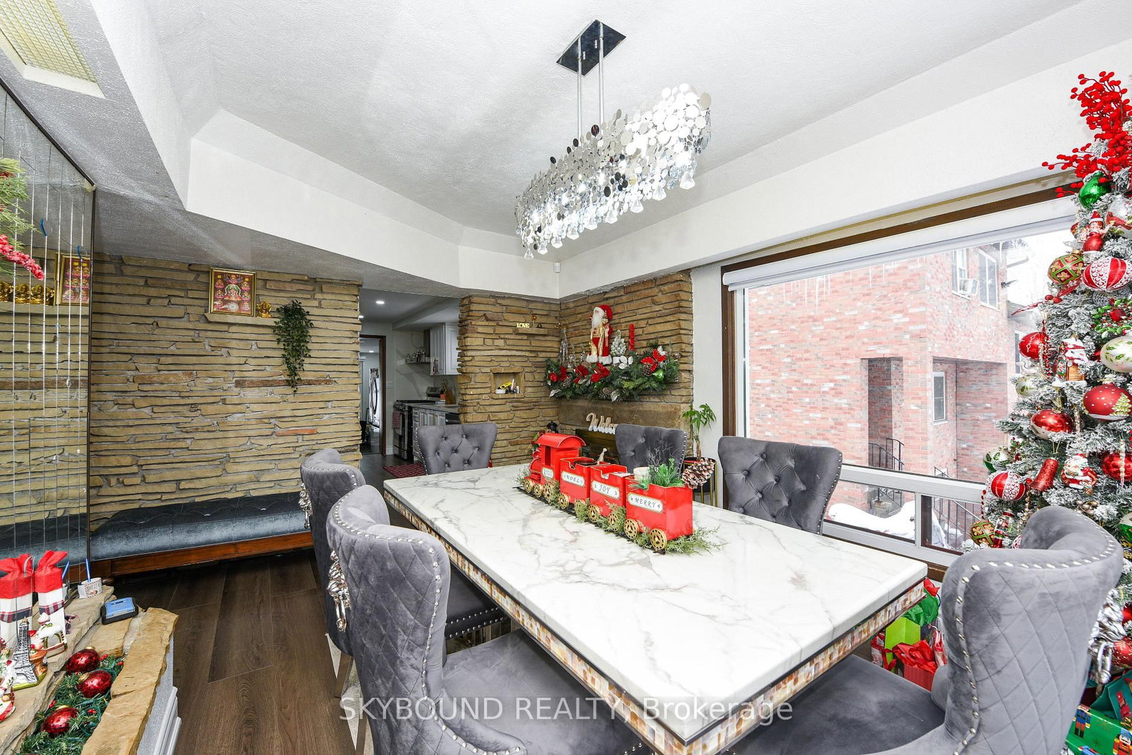 Detached House for sale at 32 Victoria Avenue, Halton Hills, Ontario, L7J 1Y9 - Acton - MLS: W12633380