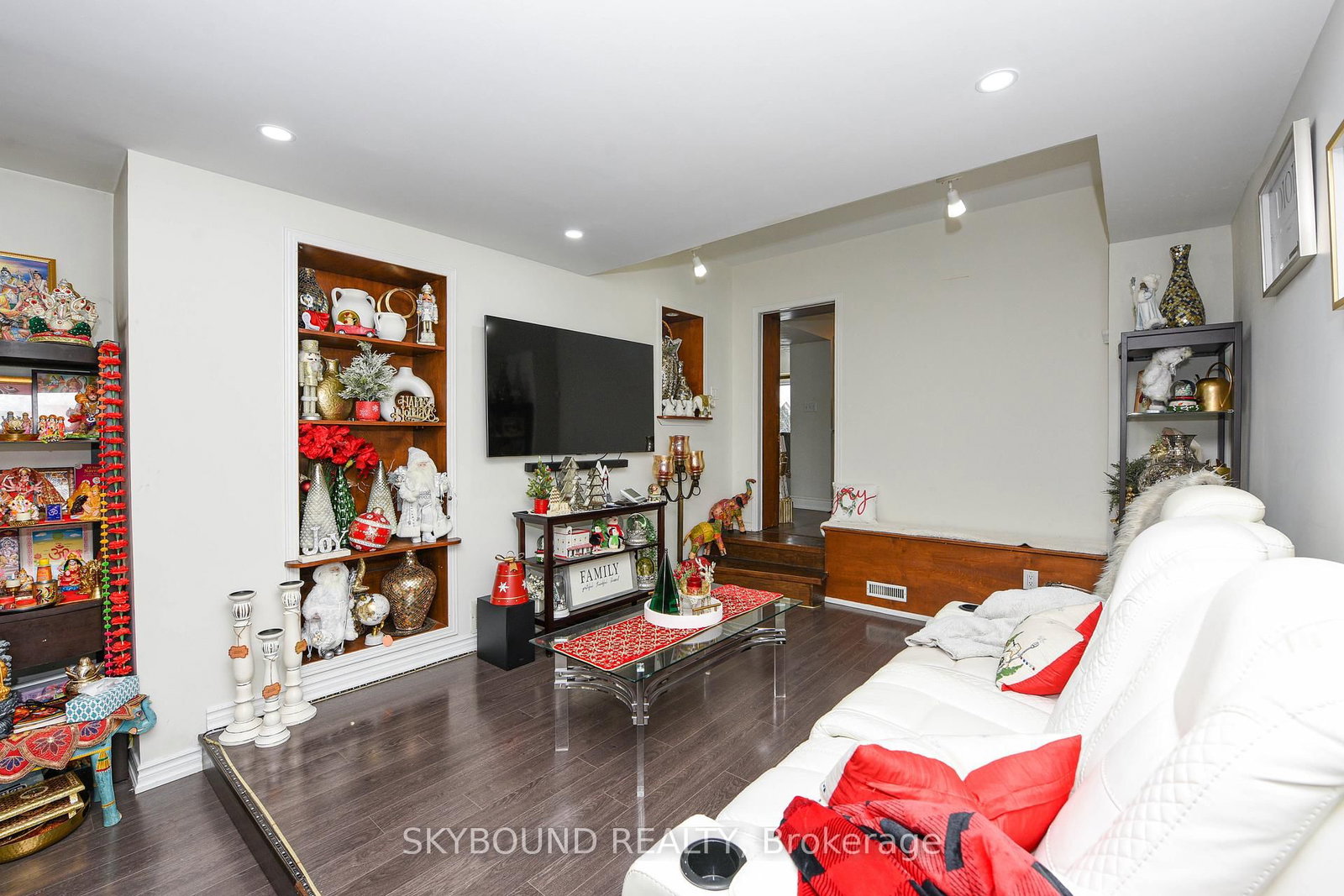 Detached House for sale at 32 Victoria Avenue, Halton Hills, Ontario, L7J 1Y9 - Acton - MLS: W12633380