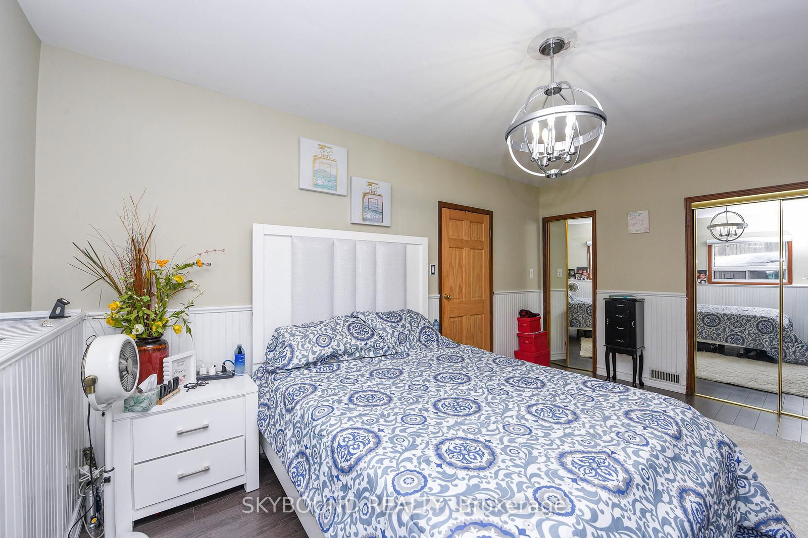 Detached House for sale at 32 Victoria Avenue, Halton Hills, Ontario, L7J 1Y9 - Acton - MLS: W12633380