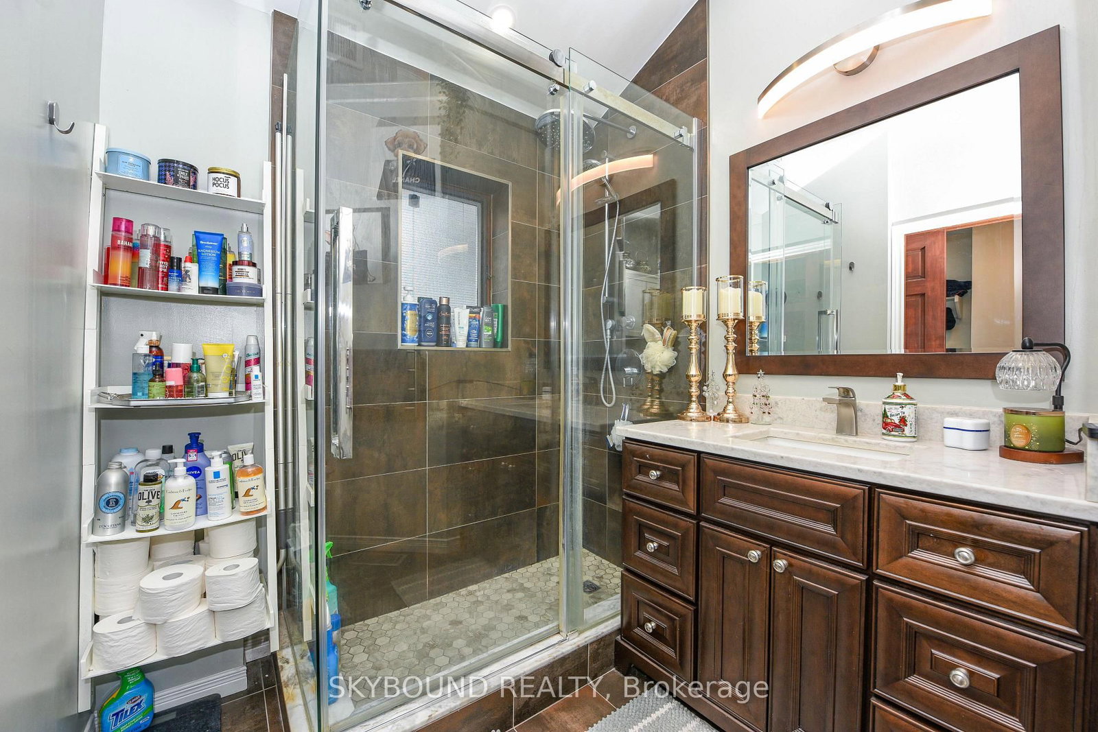 Detached House for sale at 32 Victoria Avenue, Halton Hills, Ontario, L7J 1Y9 - Acton - MLS: W12633380