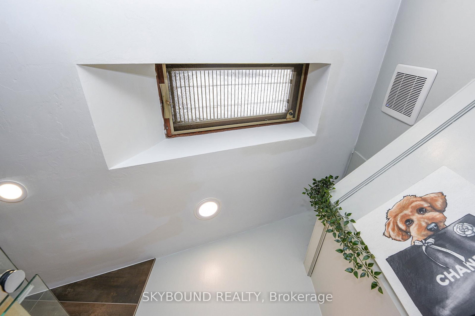 Detached House for sale at 32 Victoria Avenue, Halton Hills, Ontario, L7J 1Y9 - Acton - MLS: W12633380