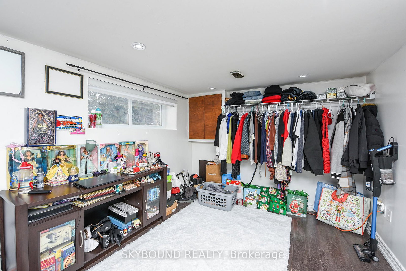 Detached House for sale at 32 Victoria Avenue, Halton Hills, Ontario, L7J 1Y9 - Acton - MLS: W12633380