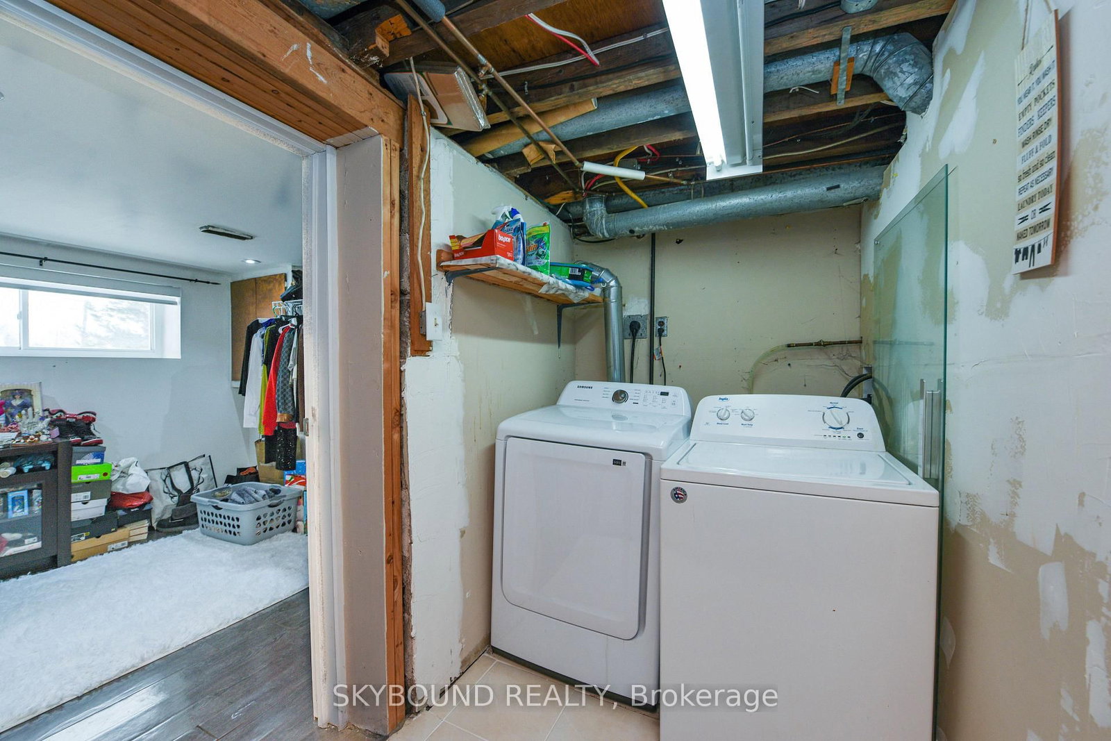 Detached House for sale at 32 Victoria Avenue, Halton Hills, Ontario, L7J 1Y9 - Acton - MLS: W12633380