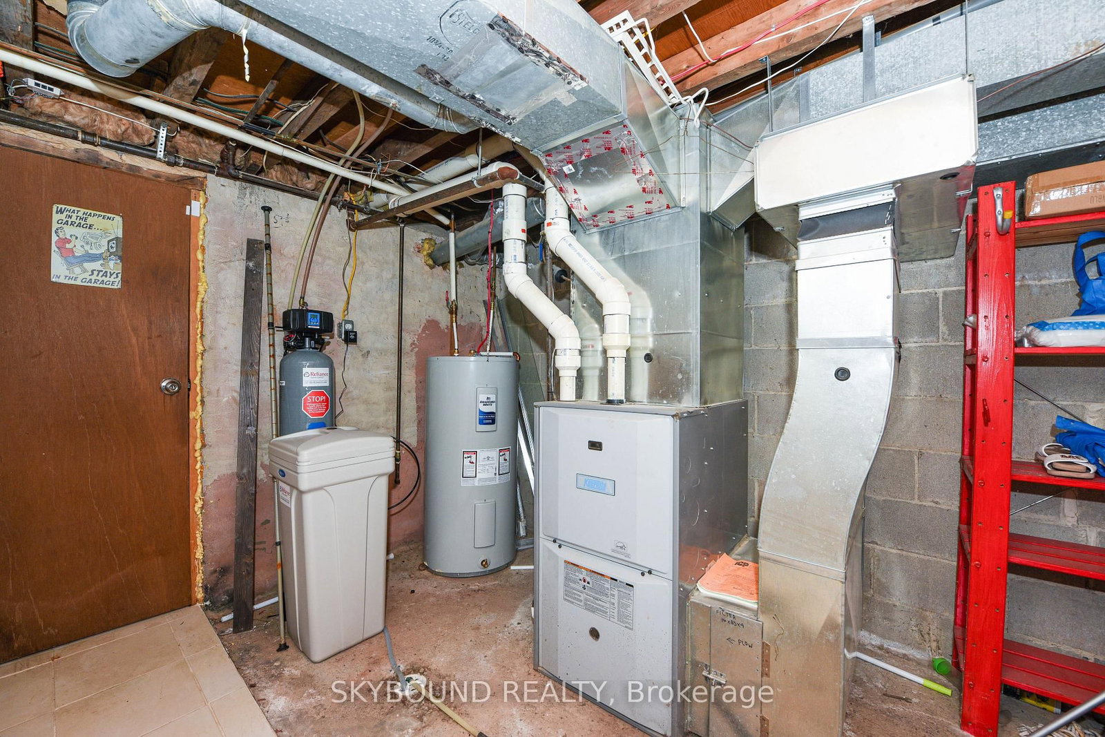 Detached House for sale at 32 Victoria Avenue, Halton Hills, Ontario, L7J 1Y9 - Acton - MLS: W12633380