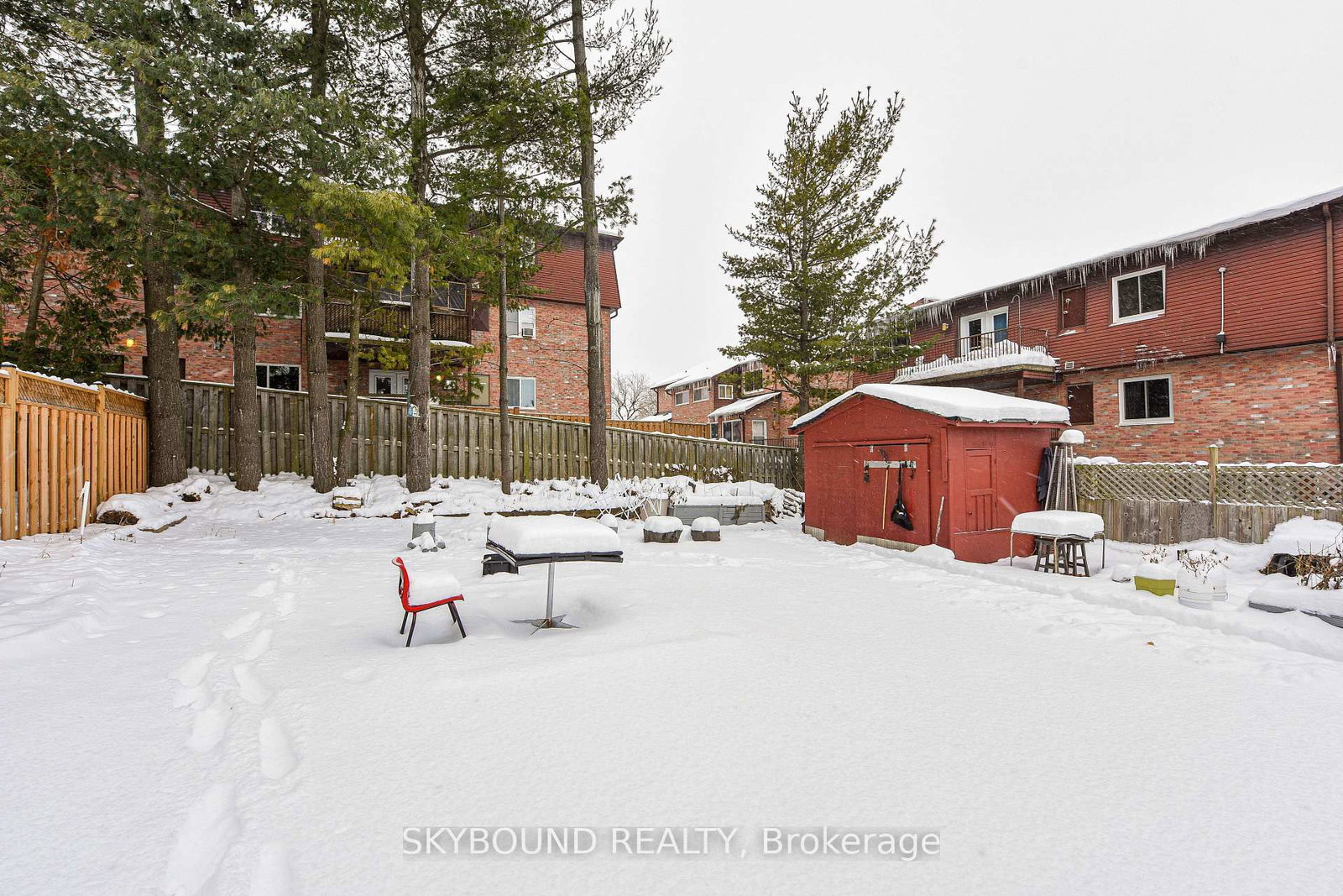 Detached House for sale at 32 Victoria Avenue, Halton Hills, Ontario, L7J 1Y9 - Acton - MLS: W12633380