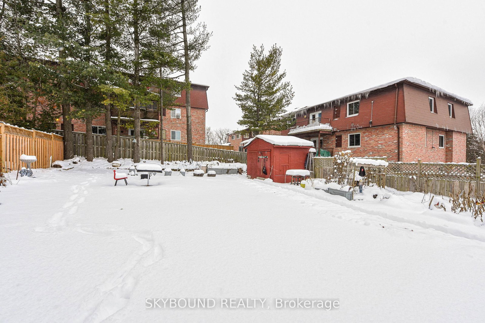 Detached House for sale at 32 Victoria Avenue, Halton Hills, Ontario, L7J 1Y9 - Acton - MLS: W12633380