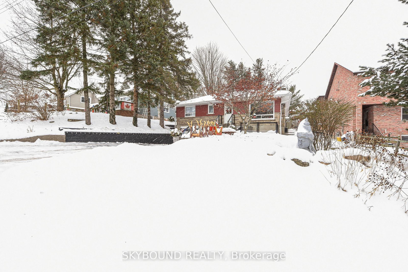 Detached House for sale at 32 Victoria Avenue, Halton Hills, Ontario, L7J 1Y9 - Acton - MLS: W12633380