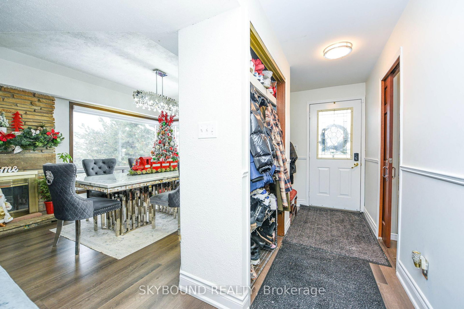 Detached House for sale at 32 Victoria Avenue, Halton Hills, Ontario, L7J 1Y9 - Acton - MLS: W12633380