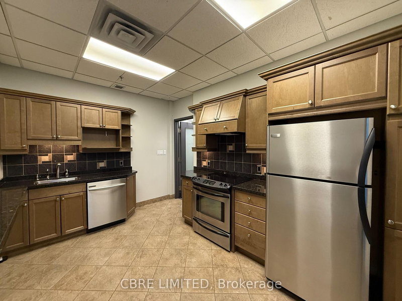 1775 North Sheridan Way, Mississauga, L5K 1A2 | Image 3