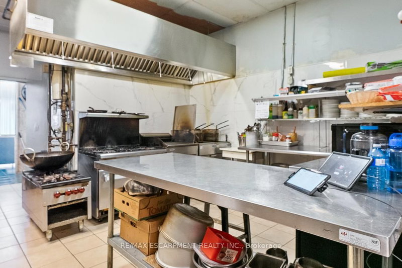 8 - 833 Westlock Rd, Mississauga, L5C 1X7 | Image 3