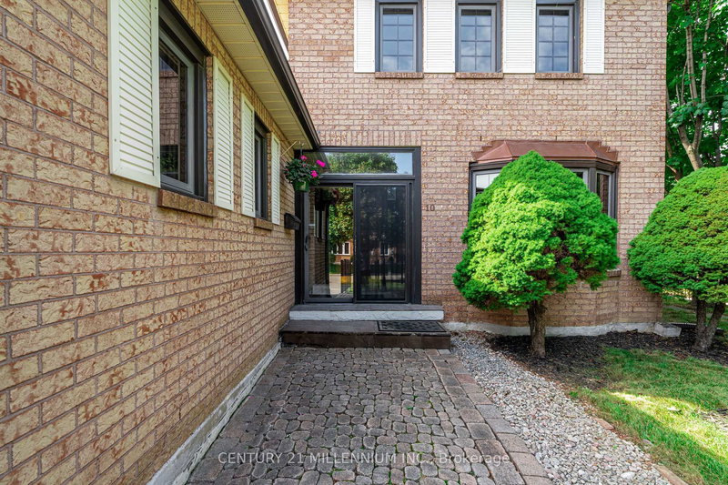 10 Phelps Dr, Brampton, L6X 3V5 | Image 2