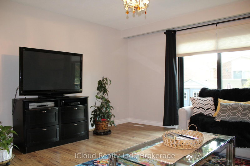 42 Lindridge Ave, Brampton, L6S 3X1 | Image 3