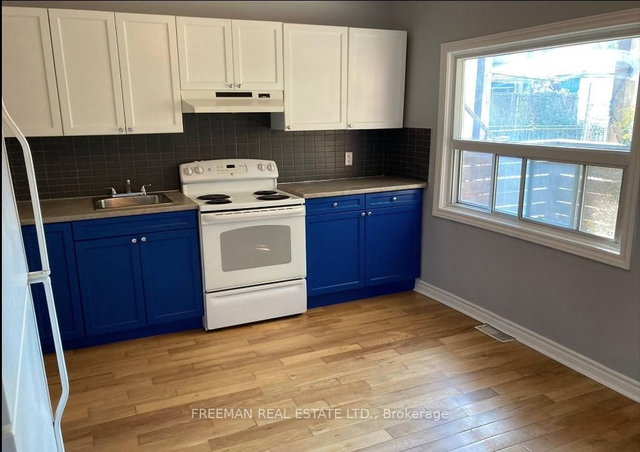 1 - 985 Dupont Street