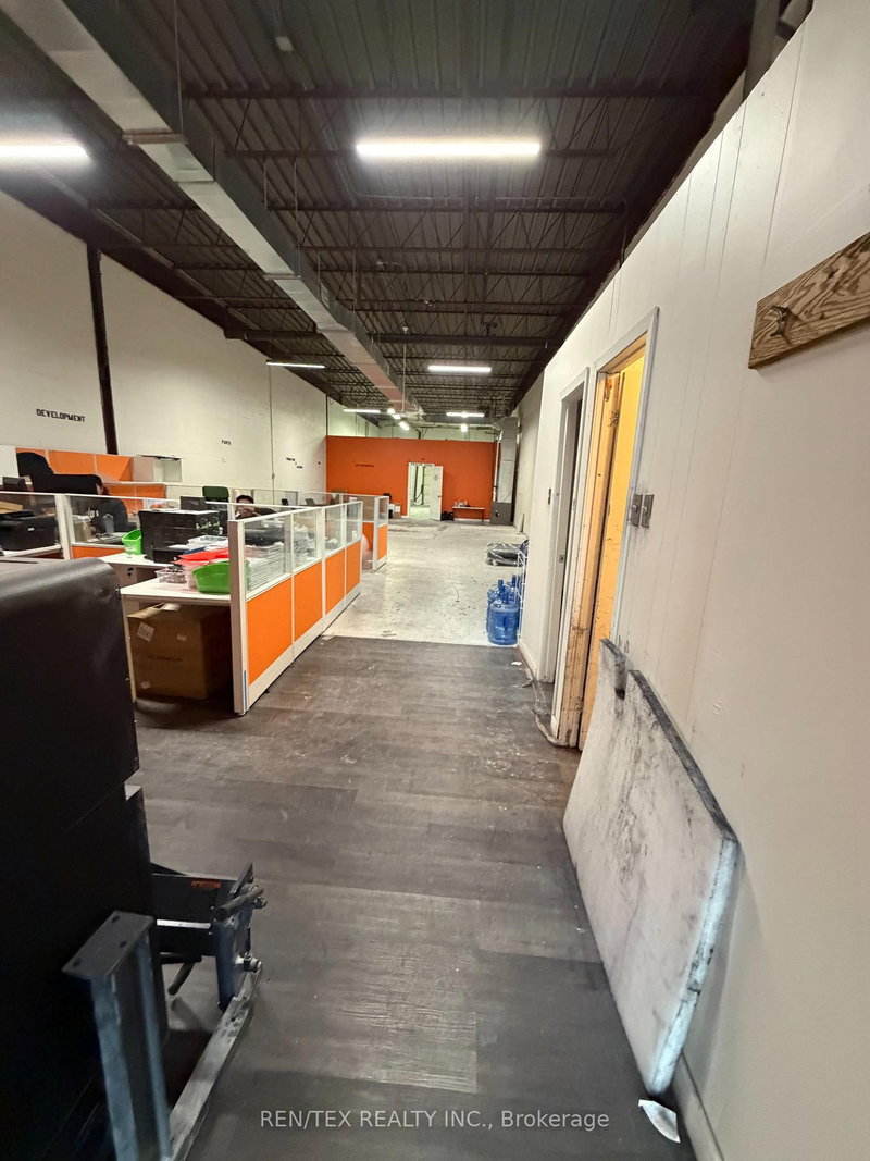 16 - 2364 Haines Rd, Mississauga, L4Y 1Y6 | Image 2