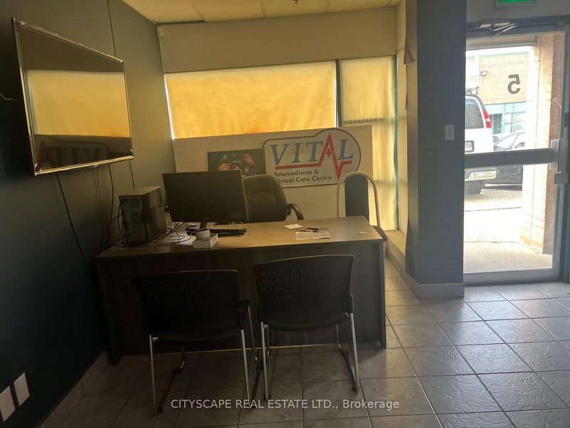 5 - 2430 Lucknow Dr, Mississauga, L5S 1V3 | Image 2