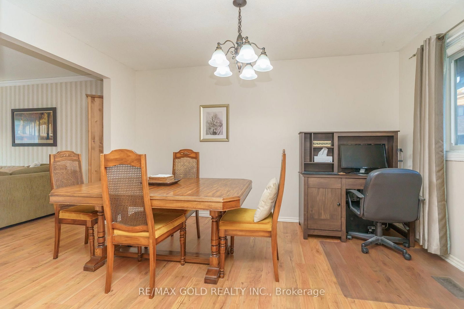 Townhouse for sale at 143-143 Ashton Crescent, Brampton, Ontario, L6S 3J9 - Central Park - MLS: W12640210