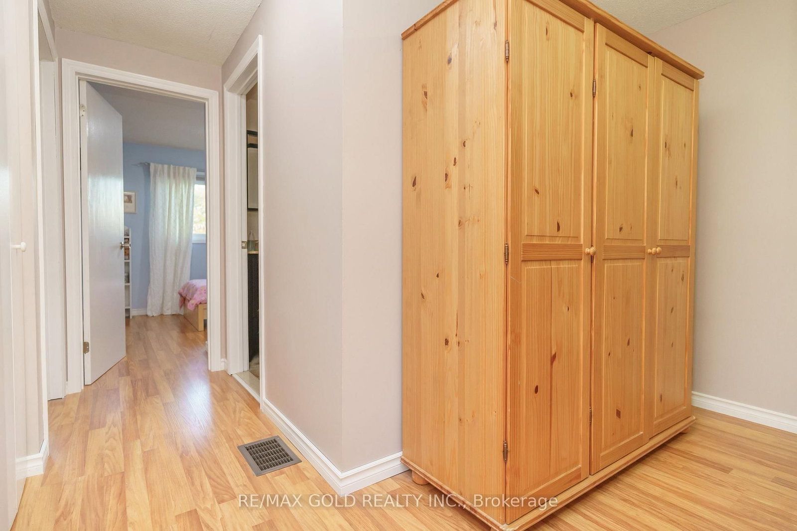 Townhouse for sale at 143-143 Ashton Crescent, Brampton, Ontario, L6S 3J9 - Central Park - MLS: W12640210