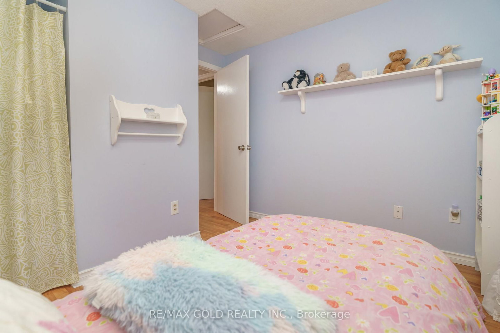 Townhouse for sale at 143-143 Ashton Crescent, Brampton, Ontario, L6S 3J9 - Central Park - MLS: W12640210