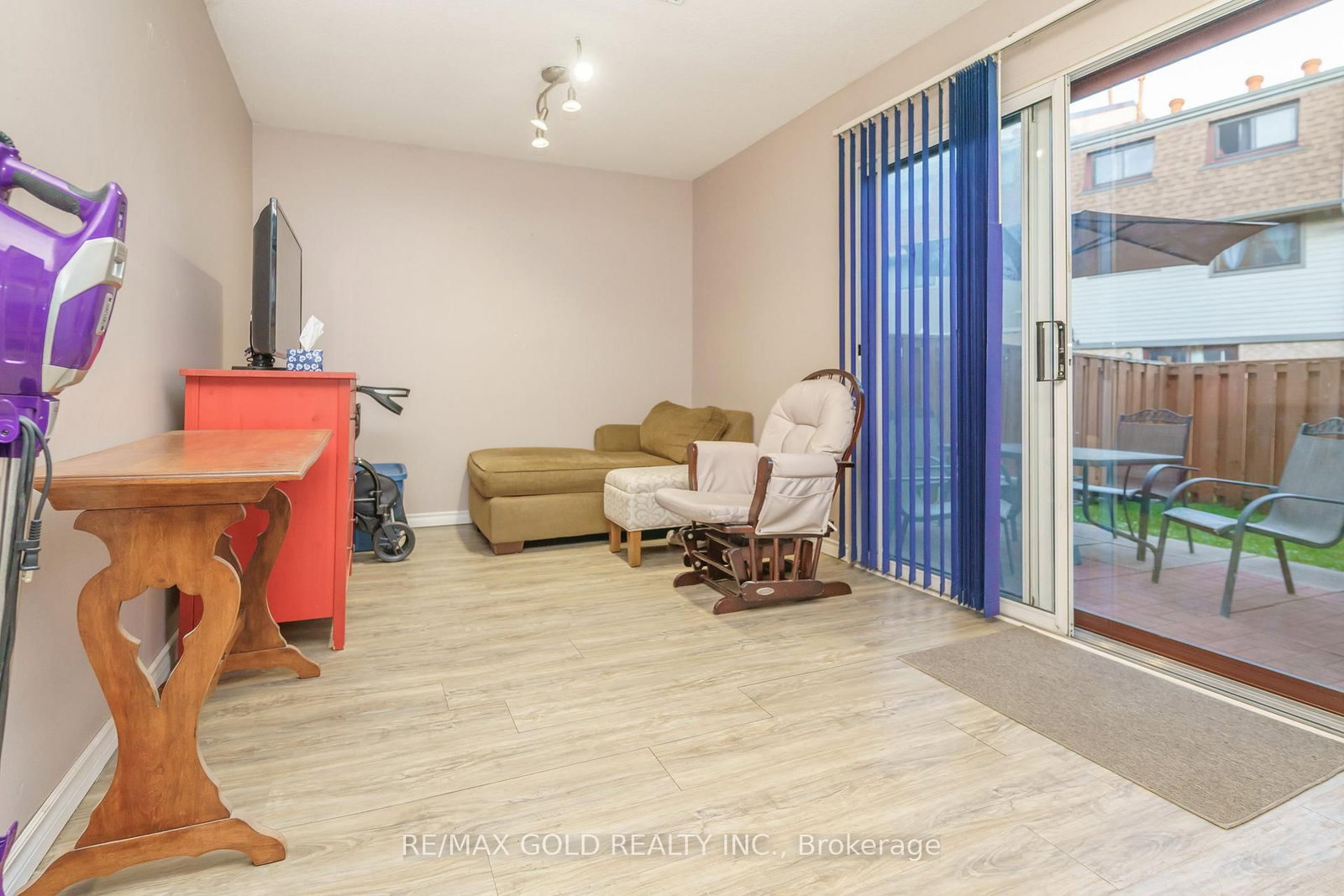 Townhouse for sale at 143-143 Ashton Crescent, Brampton, Ontario, L6S 3J9 - Central Park - MLS: W12640210