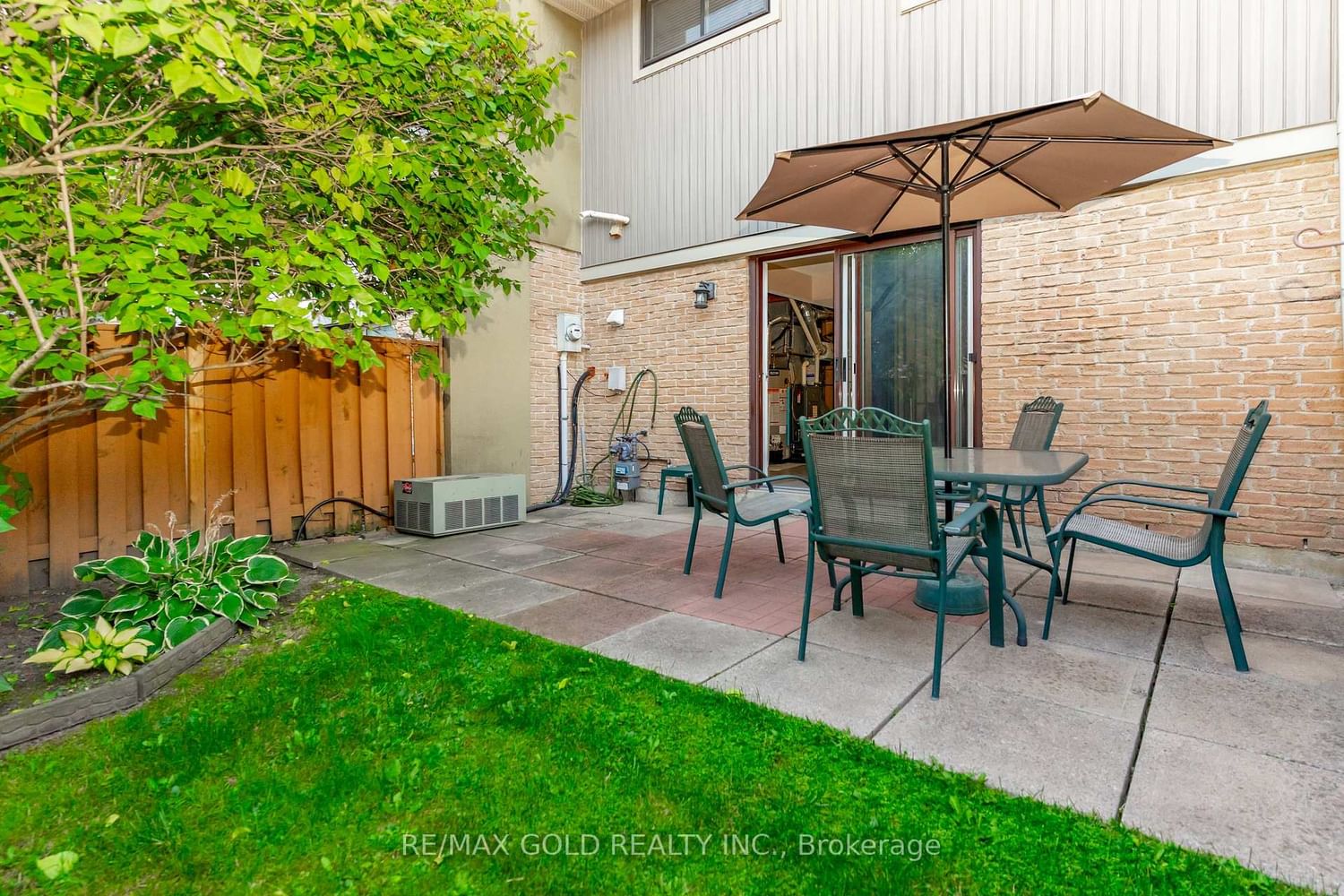 Townhouse for sale at 143-143 Ashton Crescent, Brampton, Ontario, L6S 3J9 - Central Park - MLS: W12640210