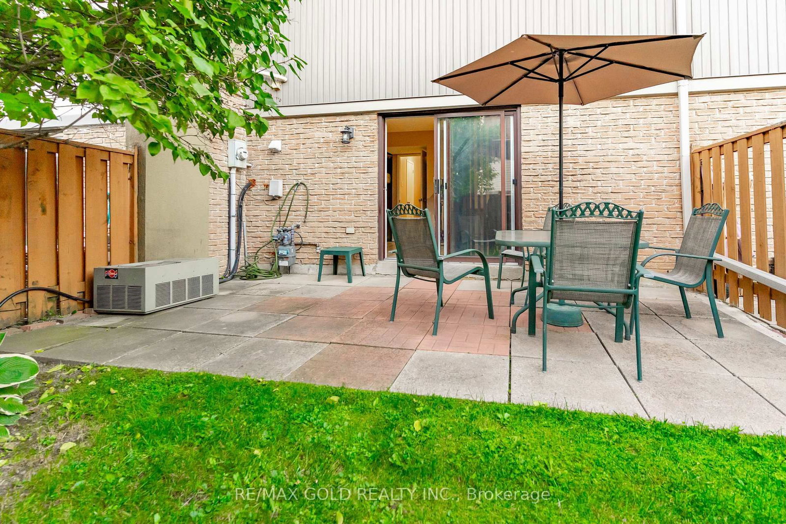 Townhouse for sale at 143-143 Ashton Crescent, Brampton, Ontario, L6S 3J9 - Central Park - MLS: W12640210