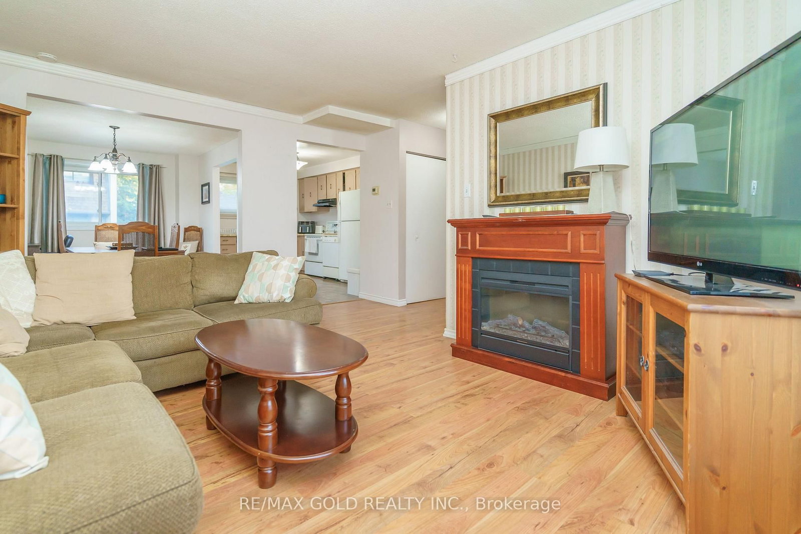 Townhouse for sale at 143-143 Ashton Crescent, Brampton, Ontario, L6S 3J9 - Central Park - MLS: W12640210