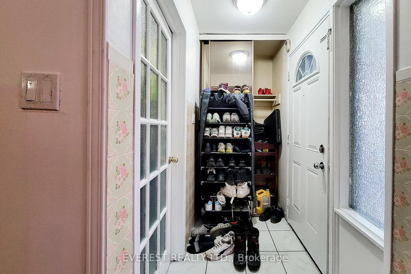 7790 Kittridge Dr, Mississauga, L4T 3J6 | Image 3