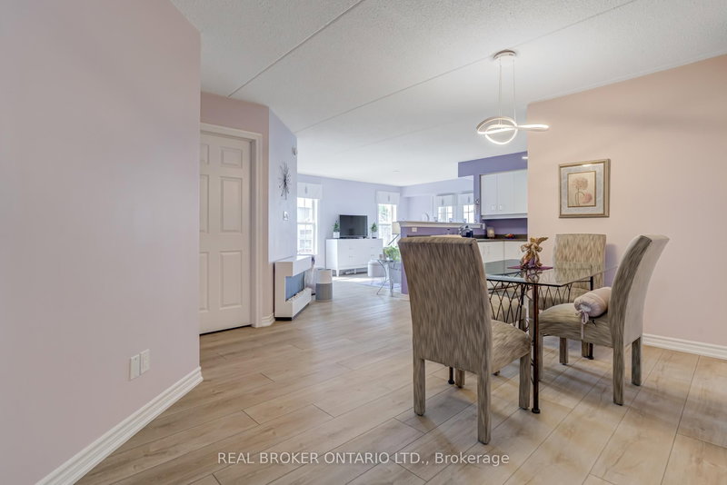 313 - 1460 Bishops Gate, Oakville, L6M 4N5 | Image 3