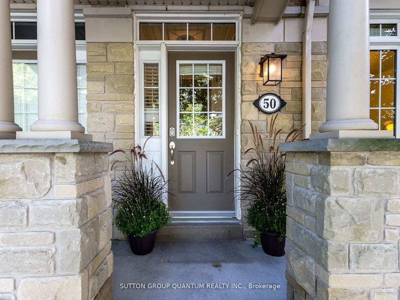 50 Rosewood Ave, Mississauga, L5G 4W3 | Image 2