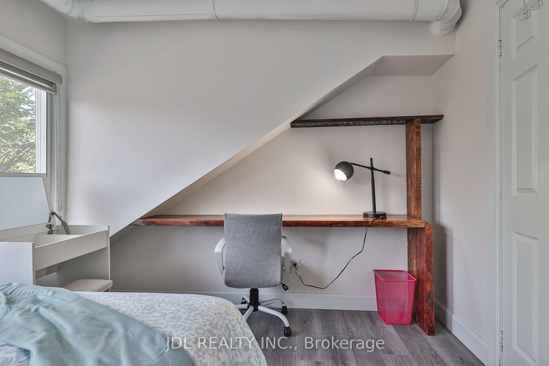 7 - 5 Sorauren Ave, Toronto, M6R 2C6 | Image 3