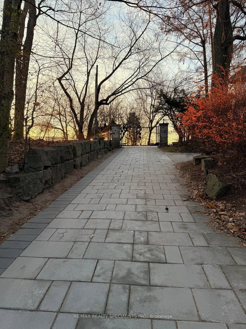 100 Appleby Pl, Burlington, L7L 2X1 | Image 3