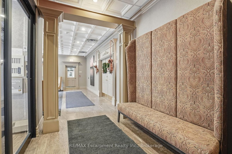 310 - 5188 Lakeshore Rd, Burlington, L7L 6P4 | Image 3