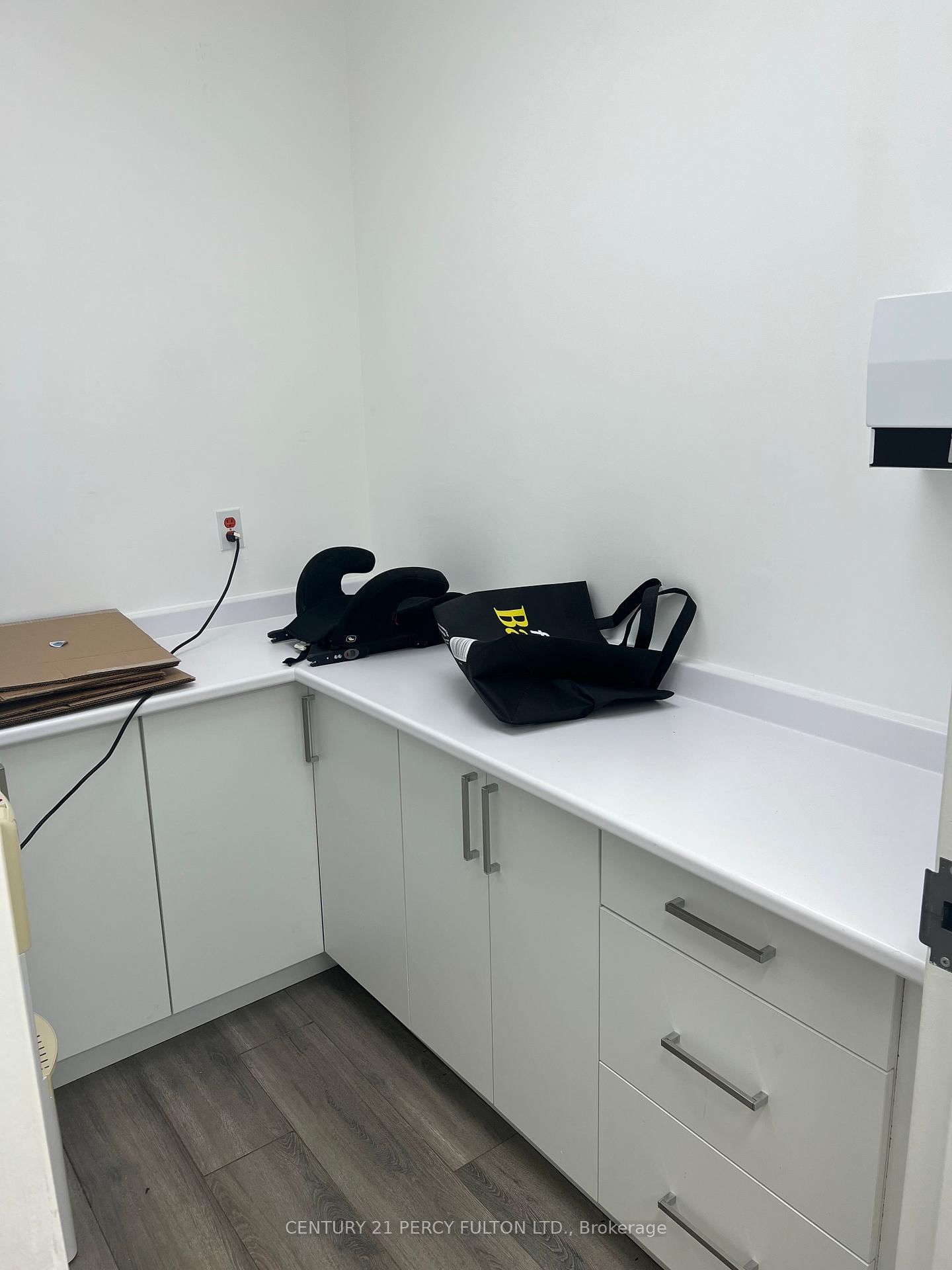 46 lakeshore Road - Photo 2