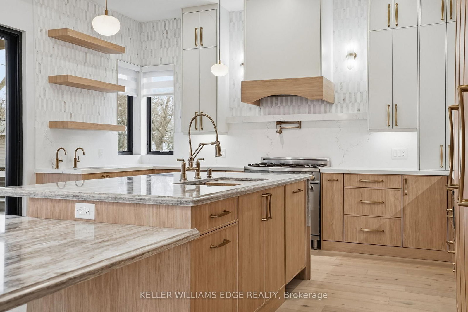 Detached House for sale at 427 Pine Cove Road, Burlington, Ontario, L7N 1W4 - Roseland - MLS: W12649750