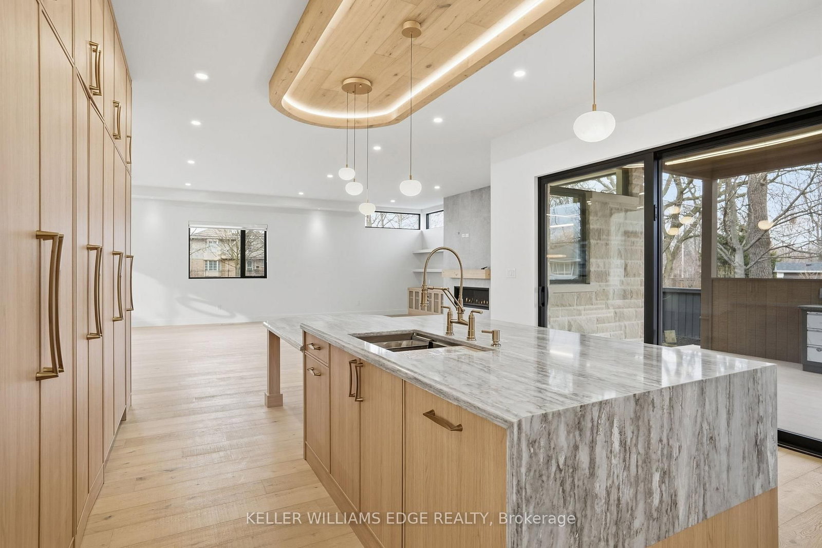 Detached House for sale at 427 Pine Cove Road, Burlington, Ontario, L7N 1W4 - Roseland - MLS: W12649750